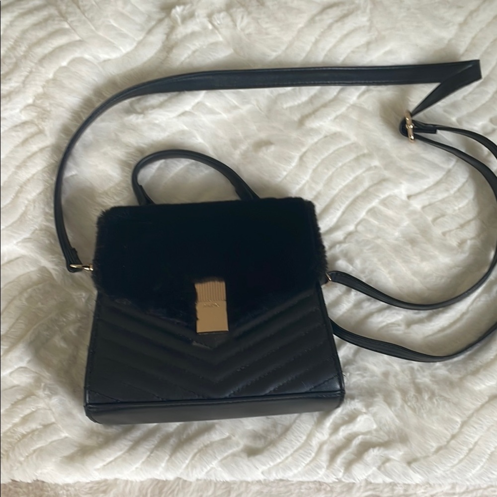 Elegant Black Quilted Handbag